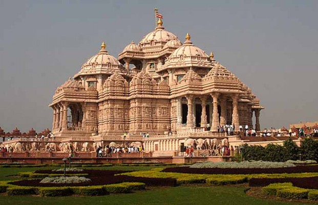 some famous monuments of india